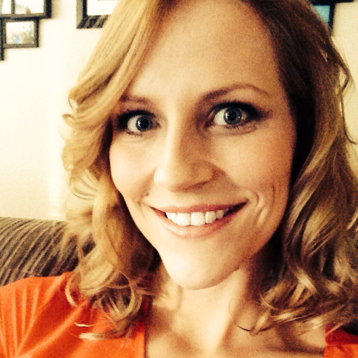I am a teacher and  mom who loves reading, rugby, cooking, hiking and prosecco!