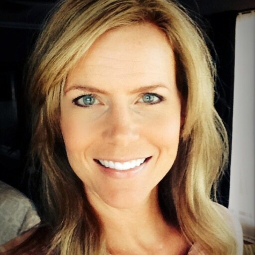 mom, wife, younique presenter for the famous 3D mascara, mineral pigments and organic skincare