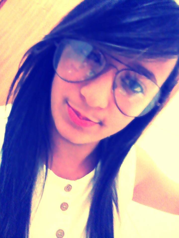 éн . .
αquelα meniiniinнaa cresceu '
　　αmαdureceu e αprendeu α ver o mundo com outroos olhos''