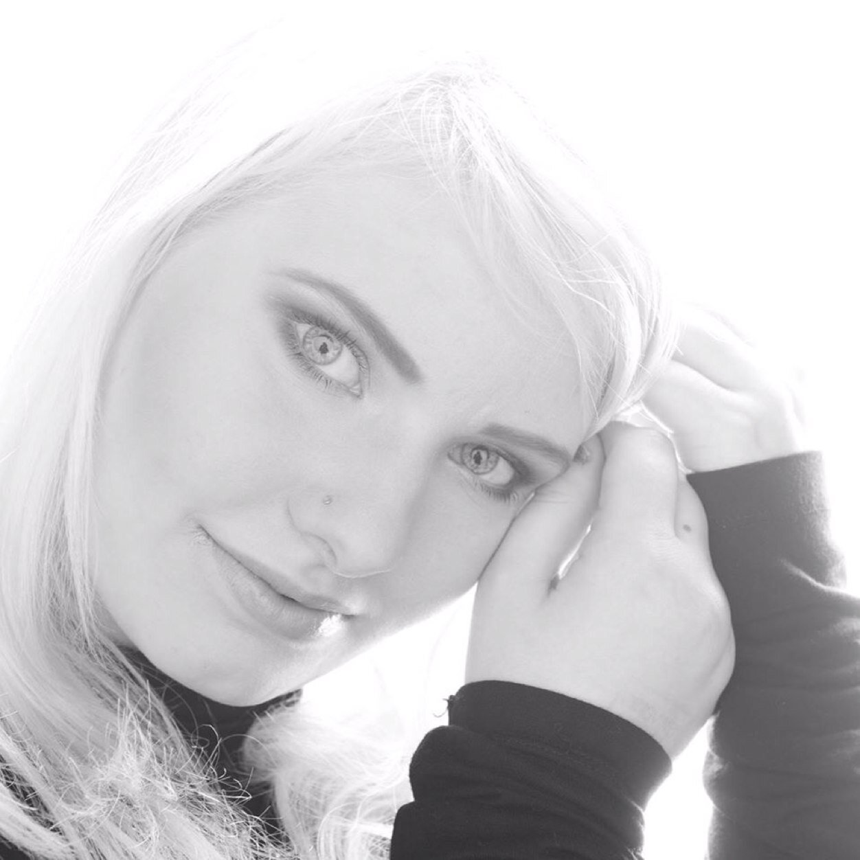I'm a 19 year old girl from Norway i love to dance and sing……Dance is one of my biggest dream to work with :-) I Dance Bollywood And Michael Jackson dance