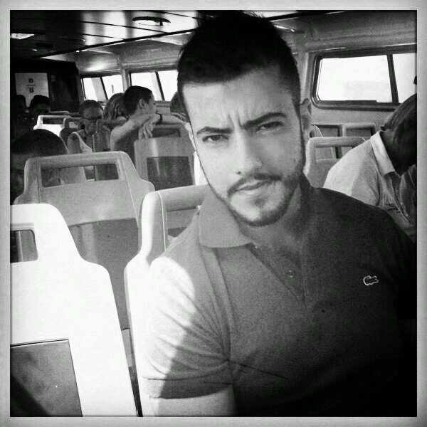 al3xiuh's profile picture. - Capita anche a me, Maestro, di aver fatto l'amore con quelli che non ho mai conosciuto - cit A.M.