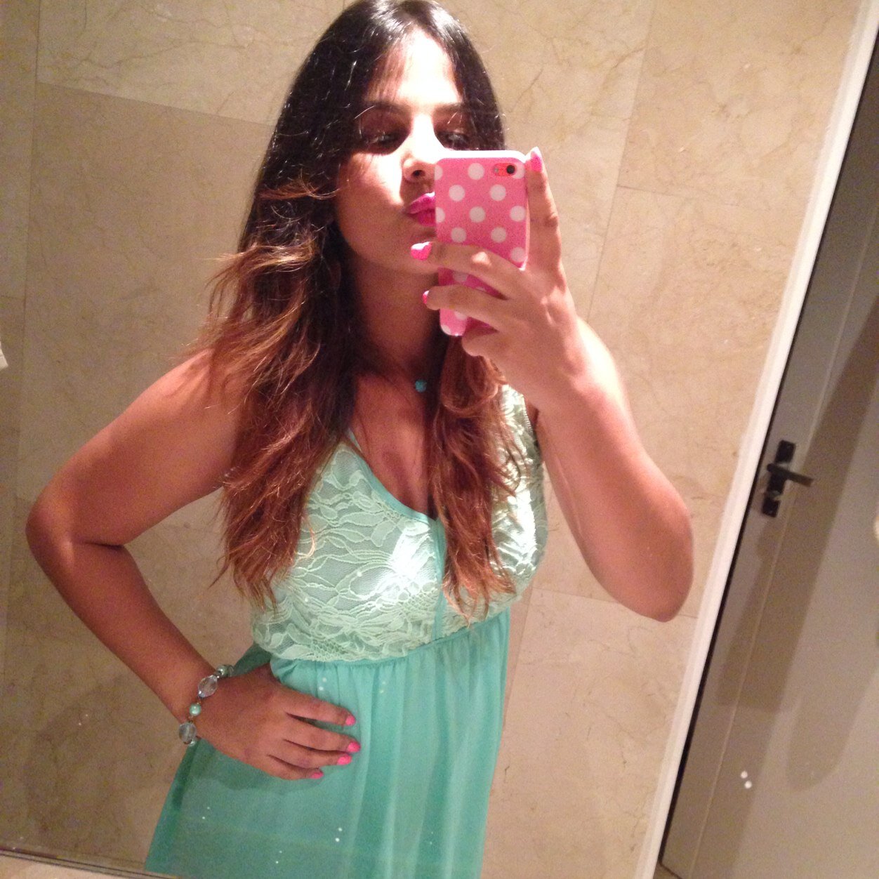 ️
Instagram: medinacelina✌️