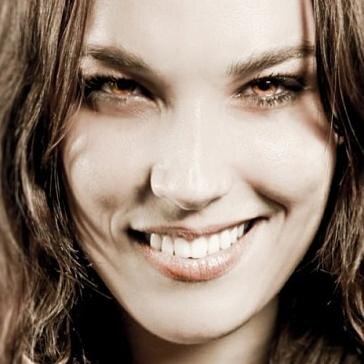 Fansite for the perfect brown eyes of @LZZYHALE from @Halestorm