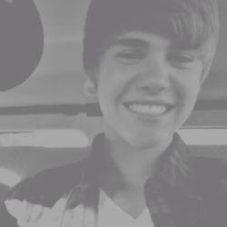 justin drew bieber; 16teen; single; etero.