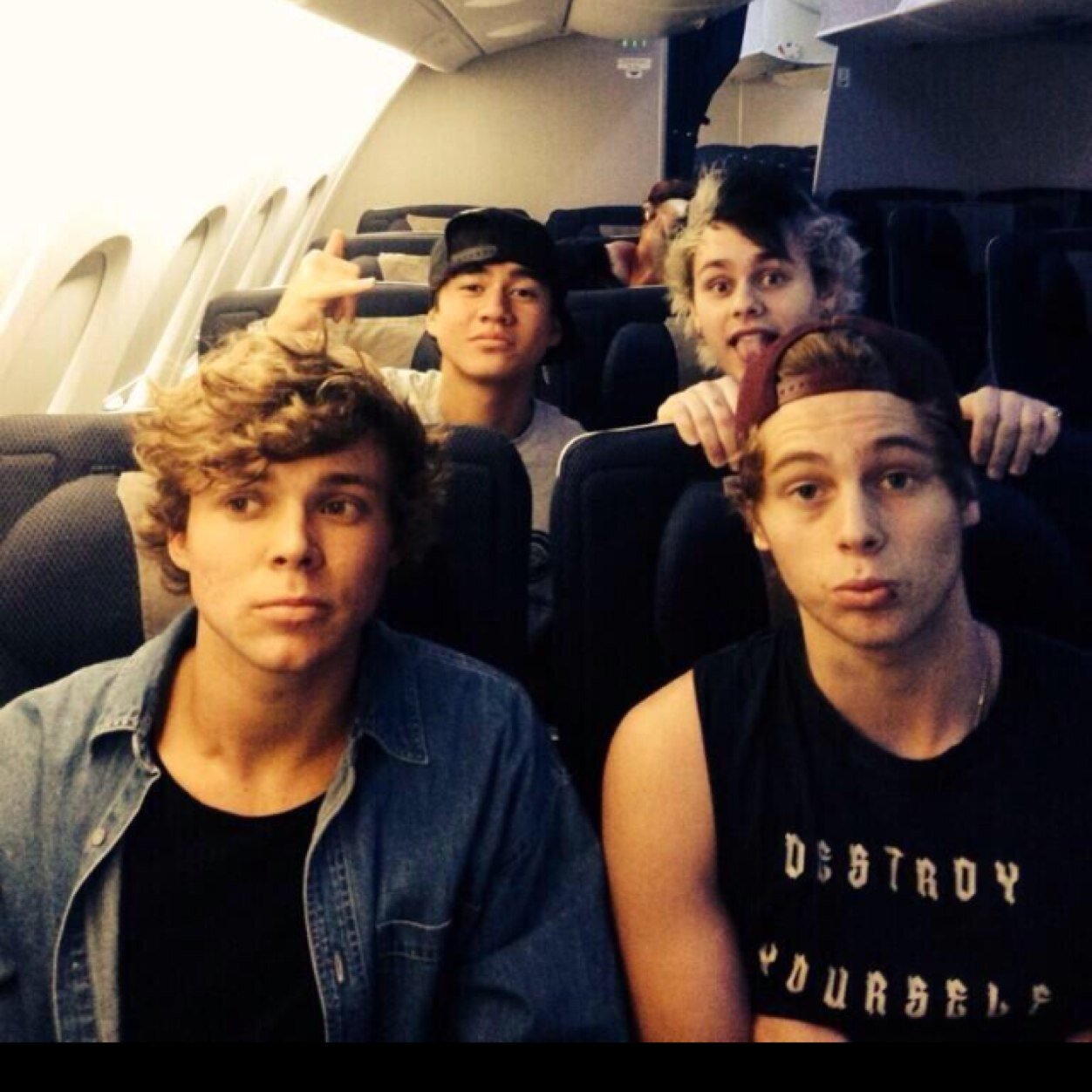 You deserve 4/4! I hope you know that! If i made you smile go let me know on myain account i love you x @5soscupcakess