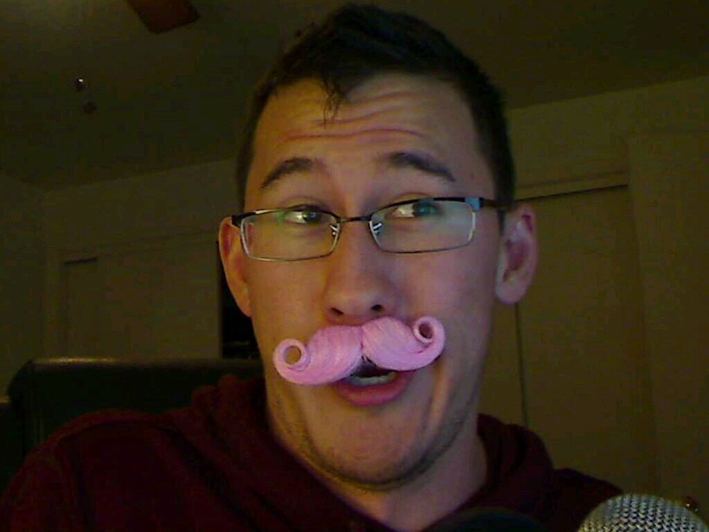 ILuvUMarkiplier's profile picture. 