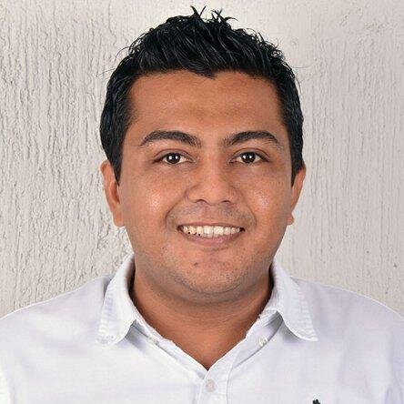 Empleado de gobierno con sobrepeso.