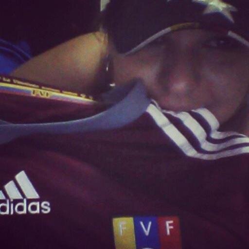 ॐ La felicidad es un estado de ánimo que se produce en la persona cuando cree haber alcanzado una meta  deseada.ॐ / Mi grano de arena para Vzla es comunicar ♥