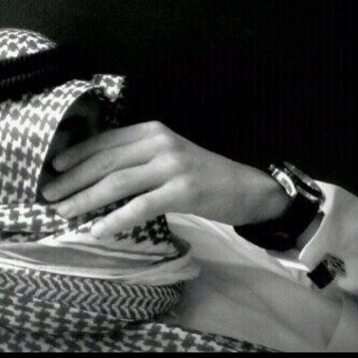‏ليسّ كُل ﻣآ أكتبهَ حِكآيهٌ عَنْ وآقعي، أو شخصـيتيٌ، أو حـٍالتّي النفسيـهّ إنمَآ هِيَ ( كلمَآتٌ ) رآقَتٌ لي وقد ﯾـحتَاجھَآ غِيري !♡