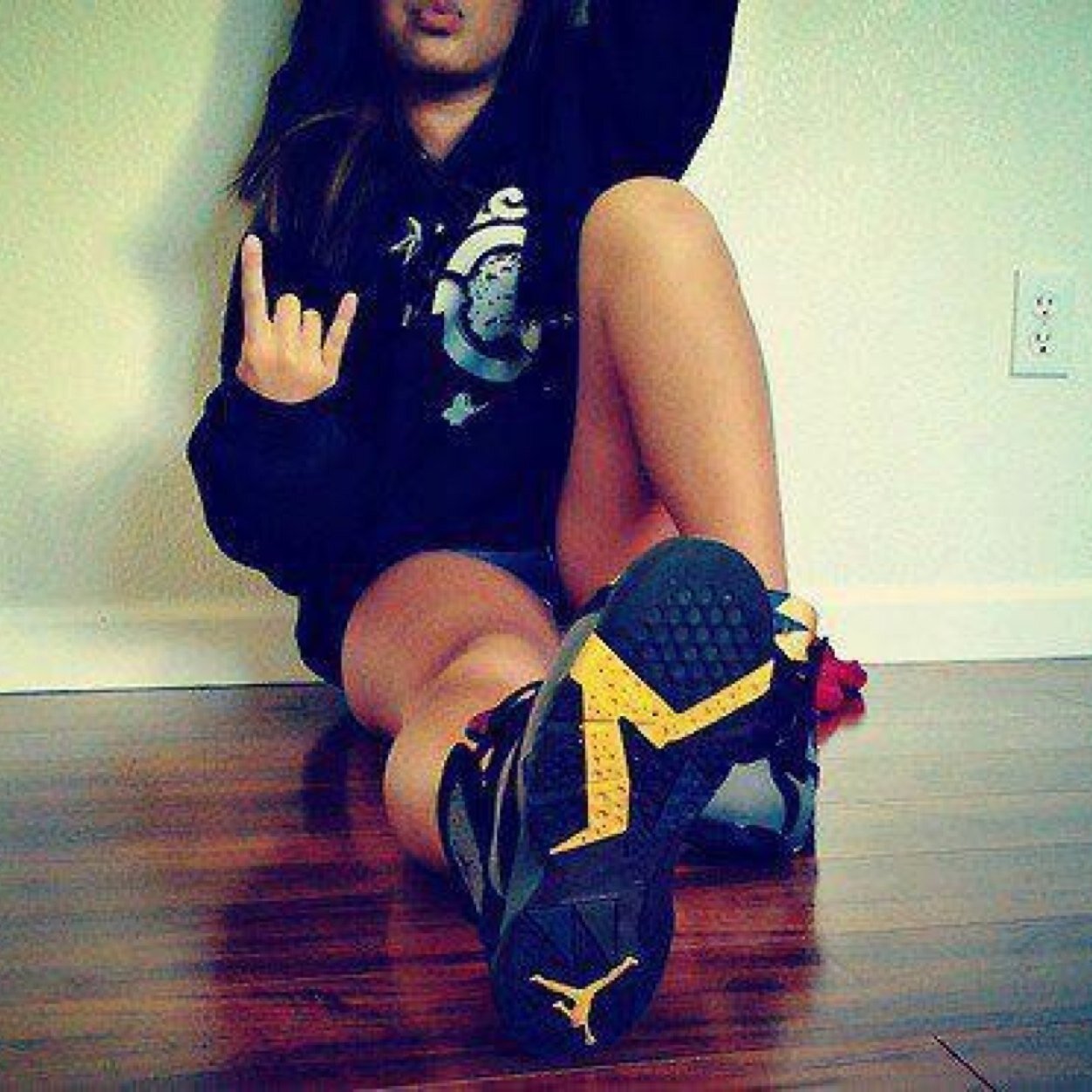 Please 'Follow' us if you're teen :) ♥