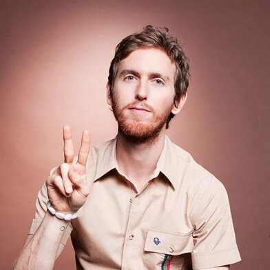 Soy el hippie que está pero no está en Maroon 5. Me gusta subir Vines frikis. Simply go... No feeling is too much... Rilke...