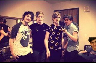 Hey I'm Ines!! Ashton, Luke, Calum, Michael are my idols.