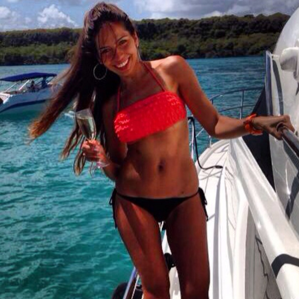 anedezerega's profile picture. Super feliz mamá...! Amar, Comer y Rezar..! y claro Trabajar! pero en mi, eso está en las cosas q más amo...! Feliz del milagro de vivir cada nuevo día..!