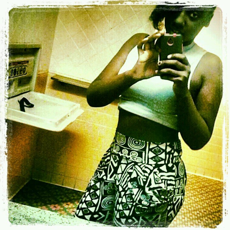 hii im eniya but you can call me niiya im a fun cool person. i love to party have fun go places go to functions n all but most of all i love to cook act n dance