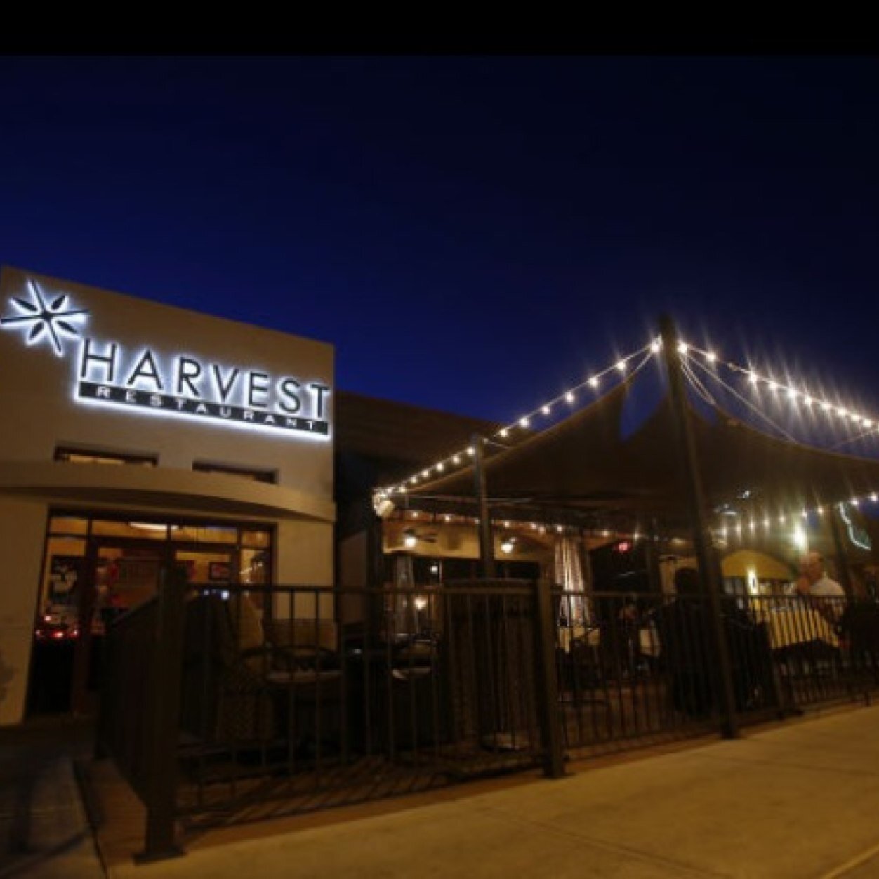 We are devoted to community, providing flavorful cuisine, excellent service, glowing ambiance and a robust dining experience in Oro Valley.