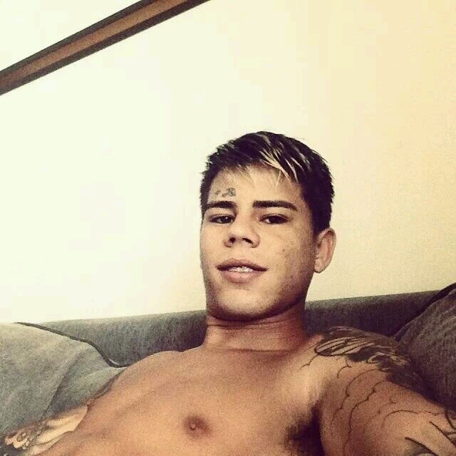 boi boi boi boi da cara preta, sou fã do magrinho mais gostoso e lindo do planeta ' @Mclon_Ofical oficializa eu teamo vida ':3