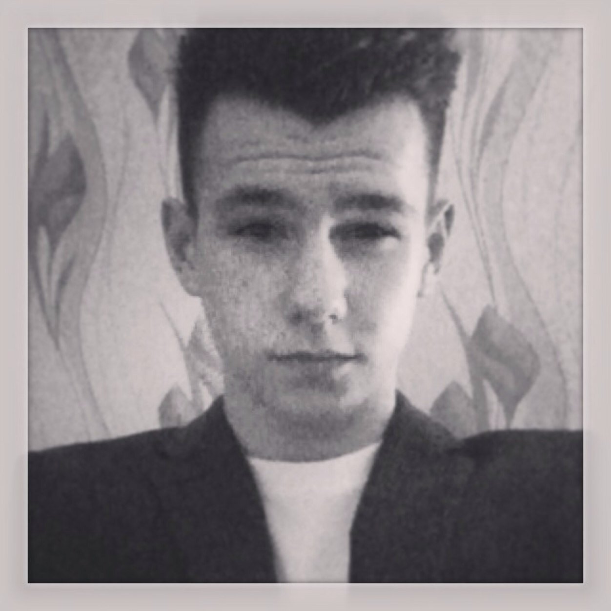 Instagram: charlieehayter 
Snapchat: charlie.hayter
Add up!!