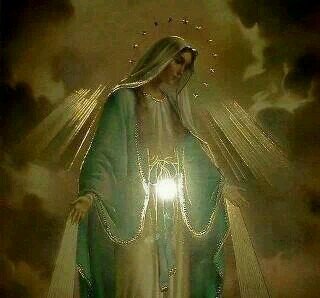 Venezolana, luchadora, trabajadora, enamorada de mi patria y dolida porque está herida de gravedad. Cubierta con la Sangre de Cristo.