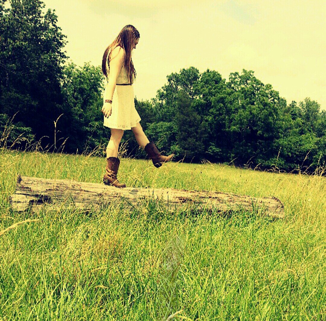 Just a small town southern girl trying to figure out this thing called Life. 
Avi is me. Going to college in WVa. Livin' that gluten free life. I like to rant.