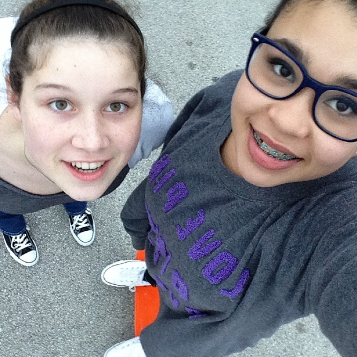 Hiiiii i really dont know whats to put here but ummm if u follow me ill follow back