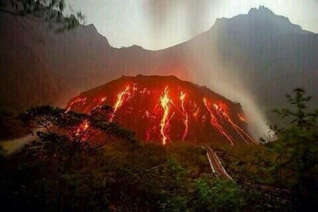 Mari kita berdoa sejenak untuk gunung kelud