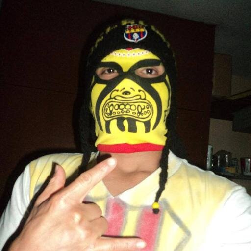Sur Oscura sembrando terror seguidor de La 12  Sur Oscura Uio
