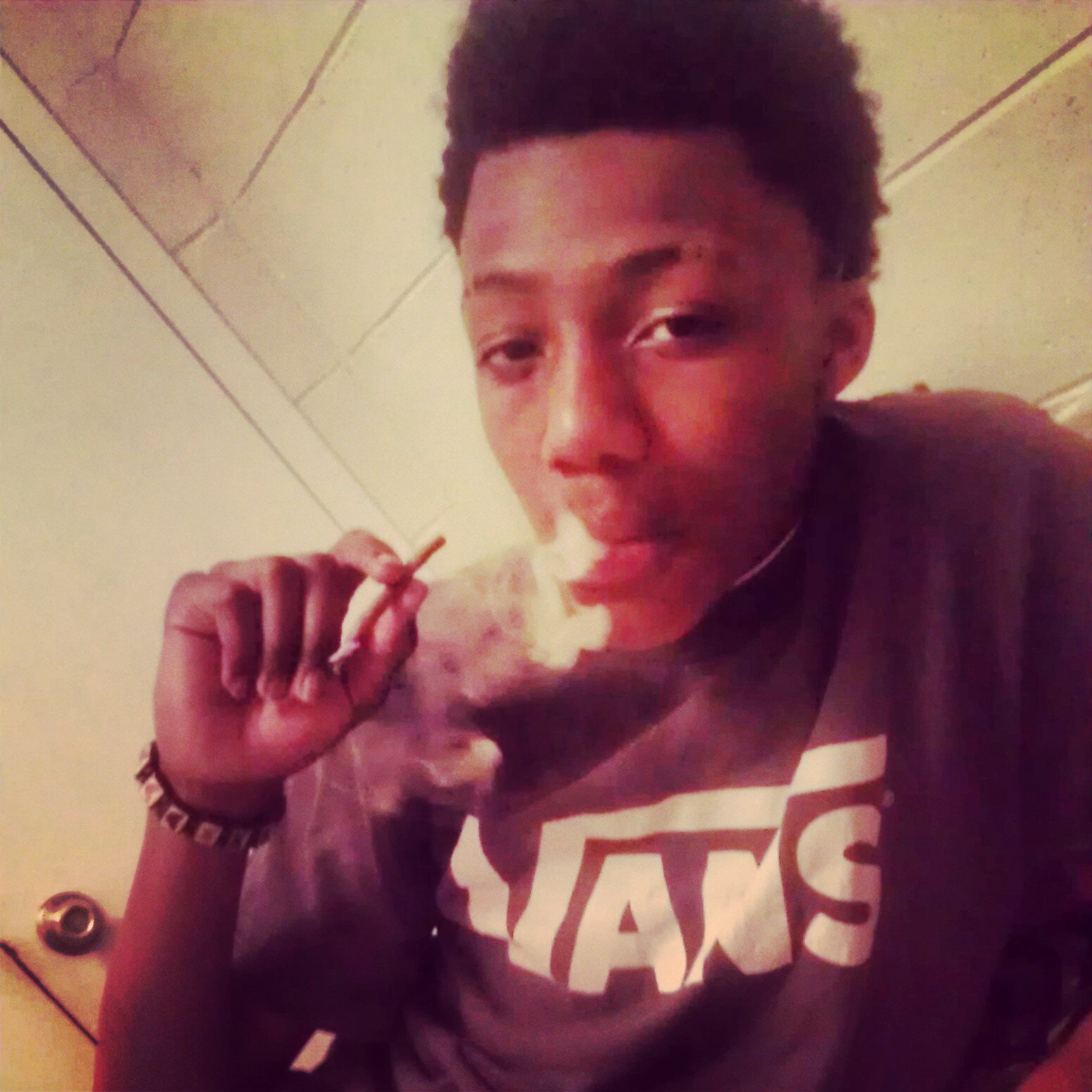 #YounqNiqqaRunnin$hit , Pistol Packin Never Lackin #BossManShyt .. Hit Follow