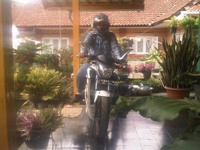 Aku sih cuek aja,,masalah?