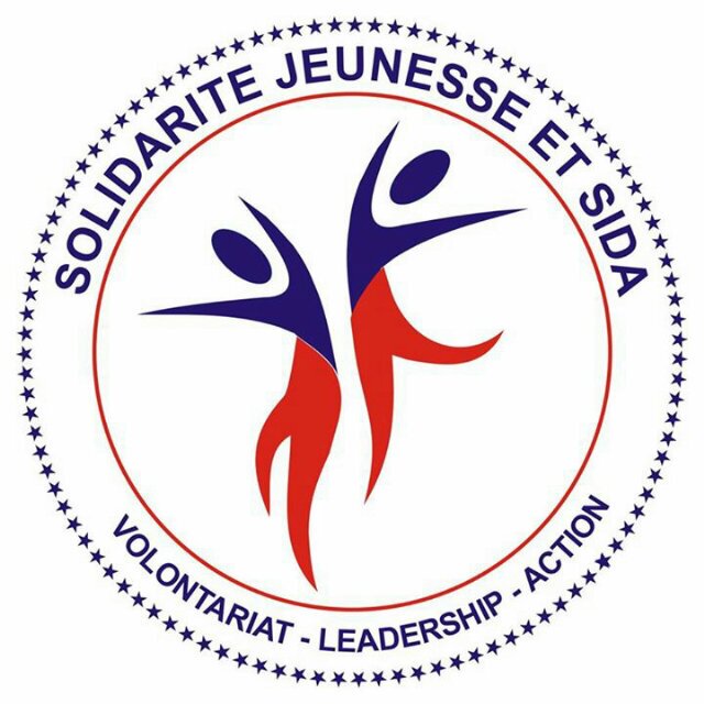 Solidarité, respect, non discrimination envers les séropositifs, lutte, espoir et courage sont les valeurs prônées par le Club Ruban Rouge. #Haiti @ZeroSIda