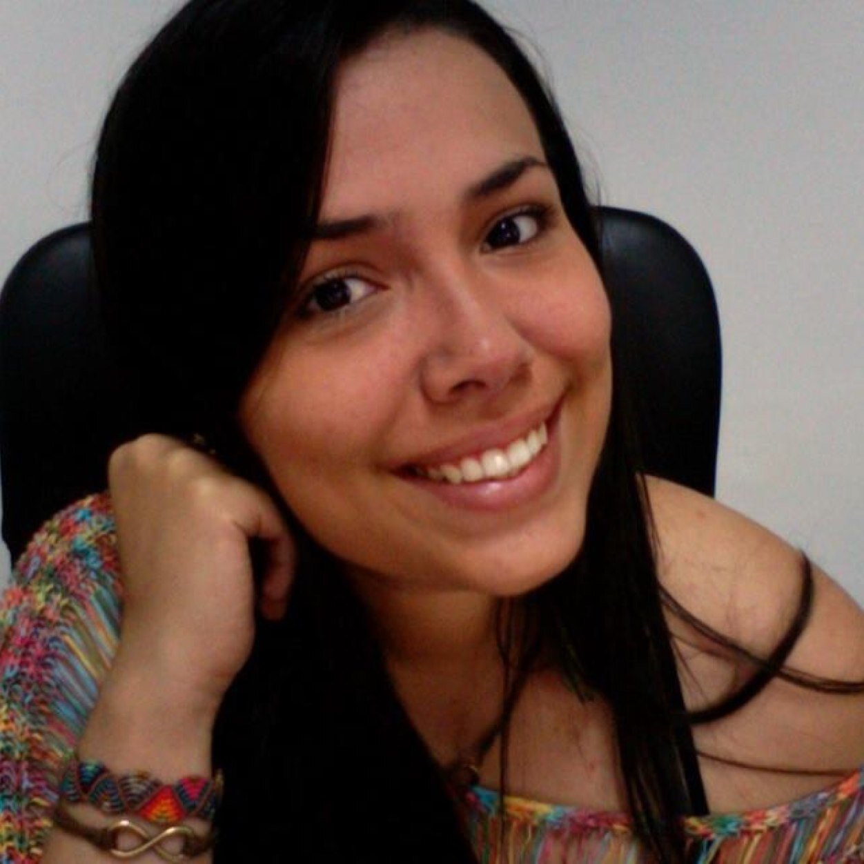 Gerente de mercadeo, Mamá de Feli, adicta a la coca cola y al cadbury, decoradora de espacios aficionada.