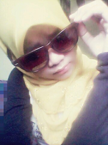 Hello. I'm Nadia :D | 16 | Batu Pahat | SEGA | 17.12.1998 | Follow ? | Wechat : NadiaiO | Taken by Khairul Anwar  |