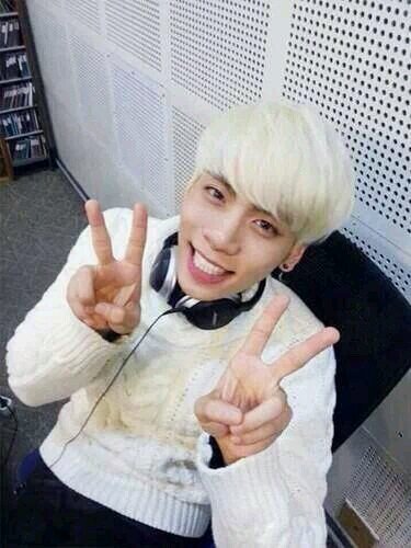 อันยองครับ ผมจงฮยอนนักร้องนำแห่งวงเด็กแสงครับ ฟอลกันมาเยอะๆนะครับ แล้วคุณจะหลงรักผม ^^ *Just Bot Not Real* Fam : @KimKEY_BotTH1, @MINho_BotTH1 @taemin_BotTH1