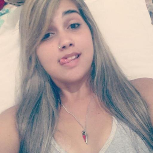 Não mude por causa de ninguém. Quem te ama te aceita, não te julga.
