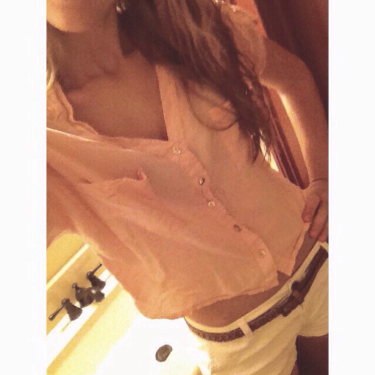 Who am I? That's one secret I'll never tell, xoxo. (Avi is me)
