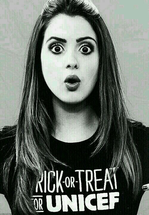 Hi im Laura Marano. im single n looking for tht perfect soul mate //RP//brother austin moon @austinmoon981
