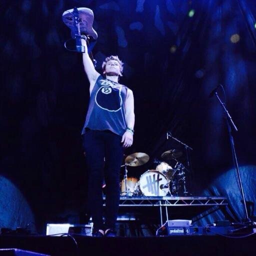 Luke5SOSS's profile picture. im in a band, we do weird shit sometimes.