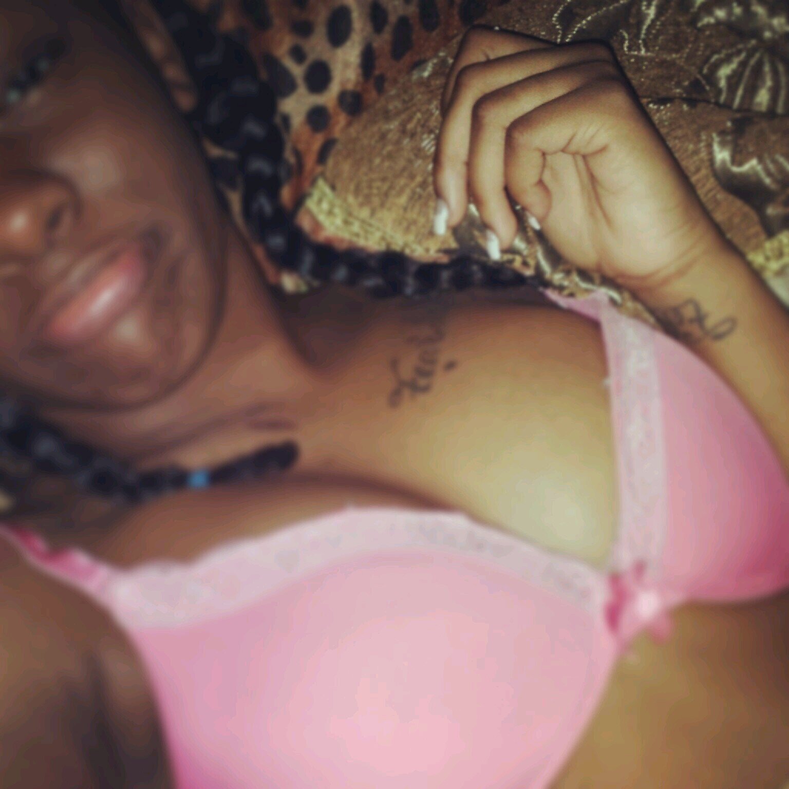 .. follow for follow? Im BISEXUAL  .. don't got time for bS! awe YEAH!! twitter? im BACK bitch. .. anyways FOLLOW ME!
