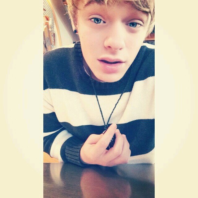 Nathan is the name. I'm 19 years old. Singer. 1/2 of Alabama Capital. 18+ RP [FL/Gay/RP]