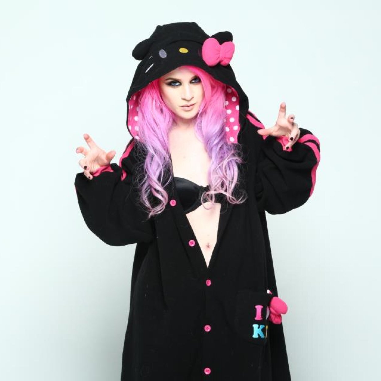 Pink as the bing on your cherry. Pink 'cause you are so very, Pink it's the color of passion, 'Cause today it just goes with the fashion!
