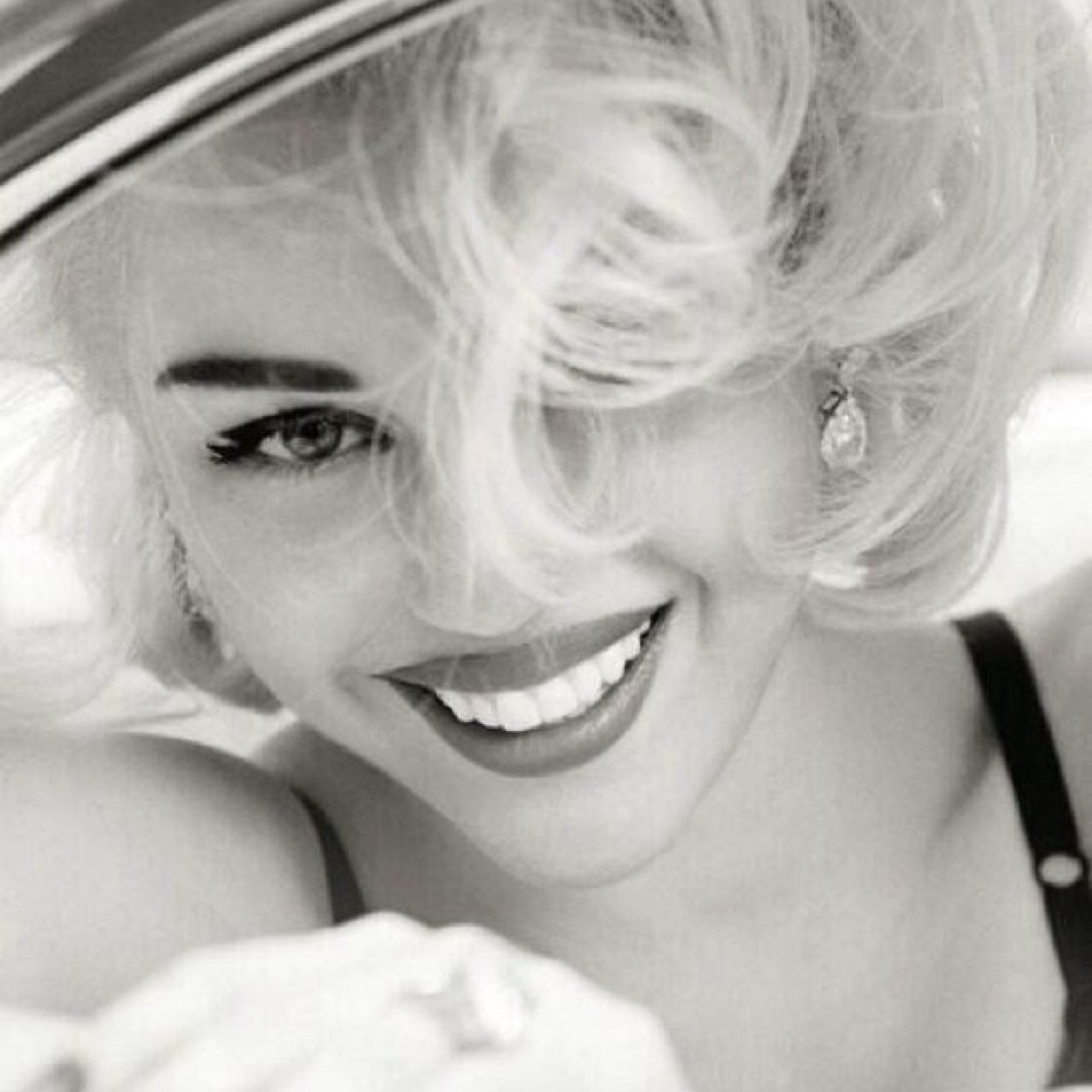 Supporting and loving that beautiful and talented girl from Nashville. ♥