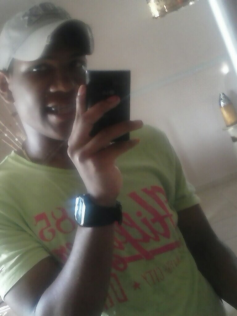 arielitoR06's profile picture. 