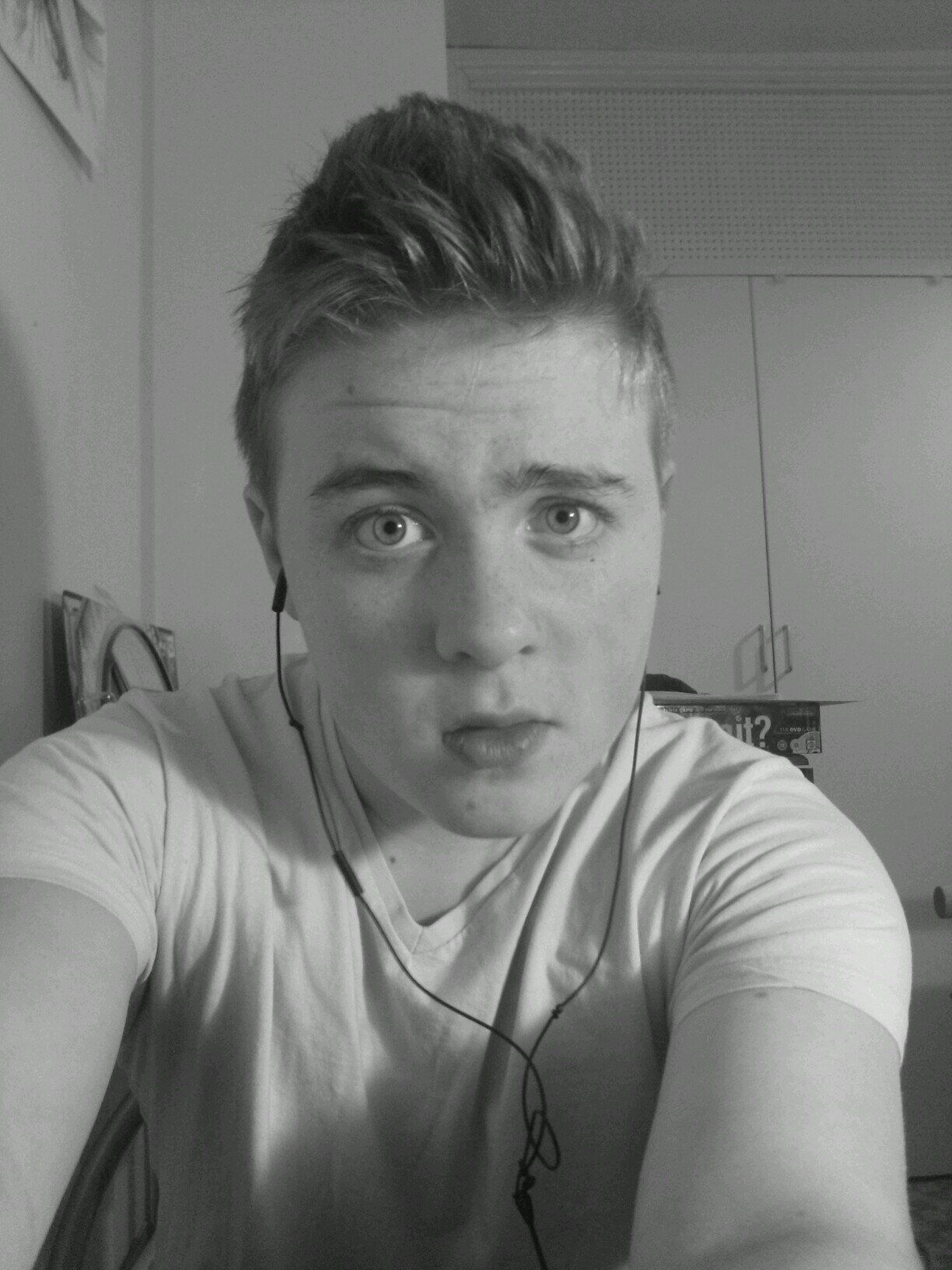 antonyturner84's profile picture. Its not Kal-El.....Its Clark Kent!