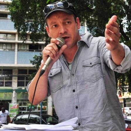 A vitória é uma jornada ,todos querem ,poucos conseguem, nunca desista pois a vitória pode estar perto de você .