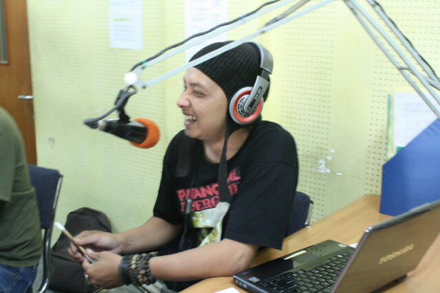 Peramal, spiritual healer, pencipta media ramal, komikus, guru hypnotis, therapis hypnotis, guru ramal, penulis buku, Guru besar Komunitas NUZUM.