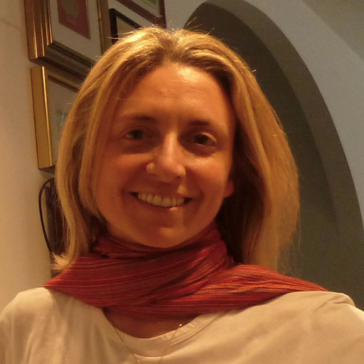 Journalist, videoreporter, web and social media strategist. Ex Agr-RCS, co-founder of @ObiettivoTre. Founder of @ReporterViaggio
