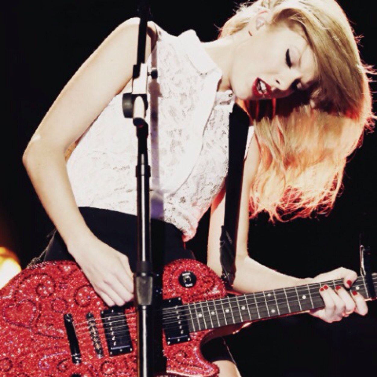 free follow from @maidenswift, follow her back.