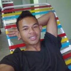 Penikmat Hari Hari Palsu