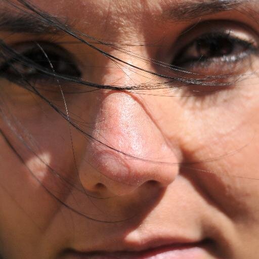 Mulher,filha,mãe,esposa,amiga,missionaria,apaixonada por Jesus,vim pra essa Terra com um anseio CONHECER A DEUS E FAZE-LO CONHECIDO.