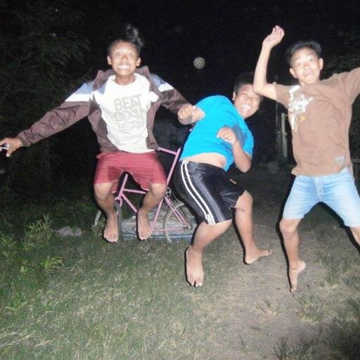 Terkadang kita diberikan rasa kesepian yang mendalam, agar kita lebih menghargai indahnya kebersamaan. | Jangan kelamaan liat-liat. entar suka lagi :D