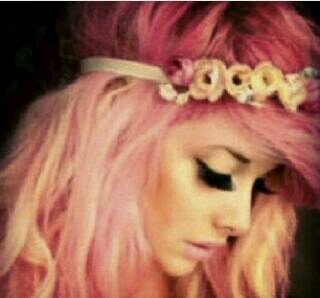 فتاه جميله عشقه الهلال .. *ﺍﻟﻠﻬﻢ ﺁﺭﺯﻗﻨﻲ ﺏِ ﻓﺮﺣﮧ ﺗﺠﻌﻠﻨﻲ ﺁﺳﺴﺠﺪ ﻟﮓ ﺑﺂﻛِﻴﺂ ! ♥